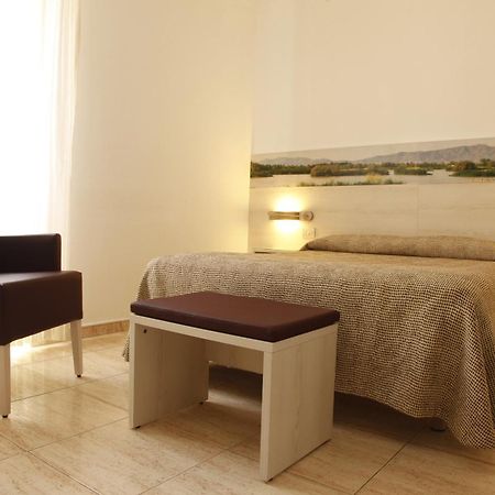 Hotel Canet Кастело д'Емпуриес Екстериор снимка