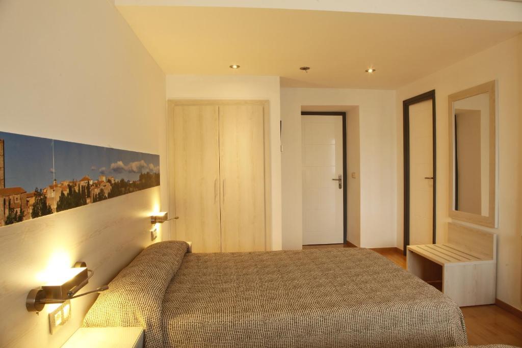 Hotel Canet Кастело д'Емпуриес Стая снимка